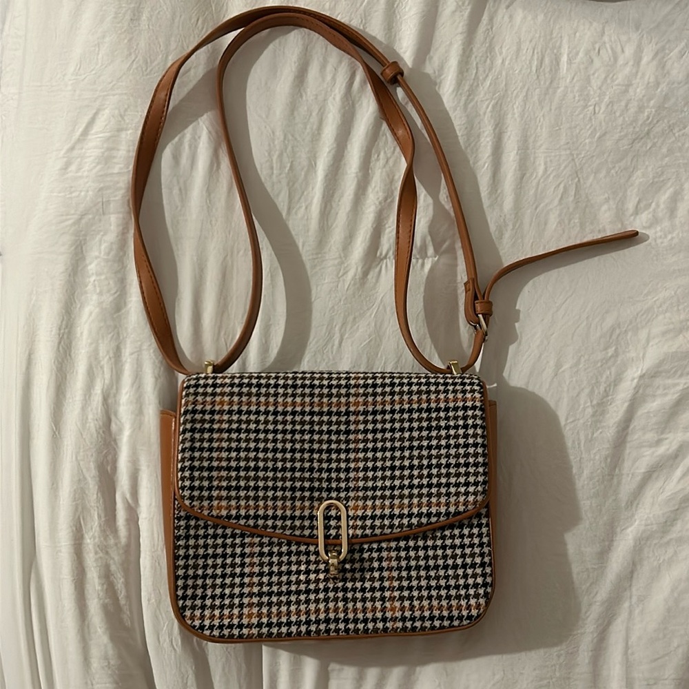 Universal Thread Houndstooth cross body purse